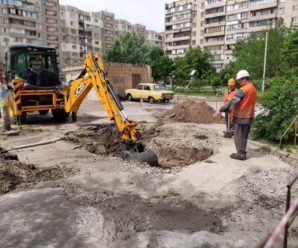 Київтеплоенерго ліквідує пошкодження на вул. Вершигори, 7-А