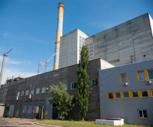 На київському заводі «Енергія» міняють тридцятирічний кран і ремонтують електрофільтр, що удвічі зменшить рівень шкідливих викидів