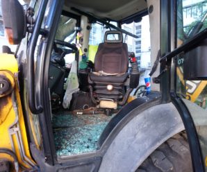 У Києві невідомі особи побили аварійну техніку «Київтеплоенерго» та ледь не травмували працівника аварійної служби