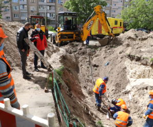 У 1200 столичних житлових будинків повернули гарячу воду після проведення гідравлічних випробувань раніше заявлених термінів – Петро Пантелеєв (+фото)
