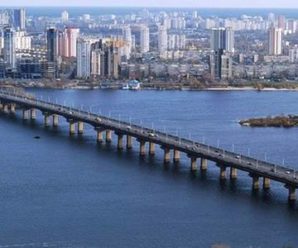До ремонту тепломережі під мостом ім.Патона залучені верхолази