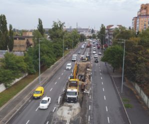 На центральній автомагістралі Подолу замінюють тепломережі