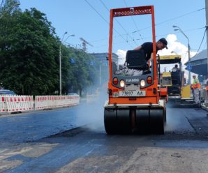 Біля ТРЦ «Ocean Plaza» замінили 100 м зношеної магістральної тепломережі та відновили асфальт