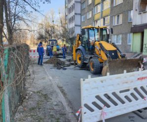 Комунальники цілодобово працюють, щоб столиця лишалась в теплі та з електроенергією