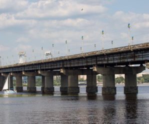 Київтеплоенерго локалізувало пошкодження тепломережі під мостом Патона