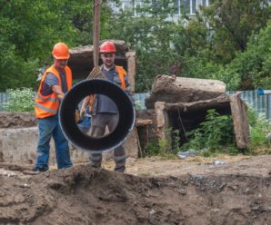 На Солом’янці замінили пошкоджену ділянку тепломережі під залізничними коліями без перекриття руху потягів