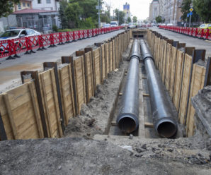 Віталій Кличко перевірив, як триває комплексна реконструкція тепломагістралі великого діаметра, що транспортує тепло для всього Подолу