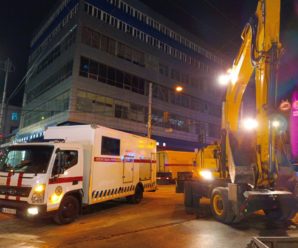 На перетині вулиць Жилянській та Симона Петлюри (Шевченківський район) тривають роботи з ліквідації пошкодження теплової магістралі діаметром 450 мм