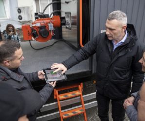 Віталій Кличко: До одного з медзакладів столиці тестово підключили резервну автономну котельню, яку Київ отримав від Бельгії